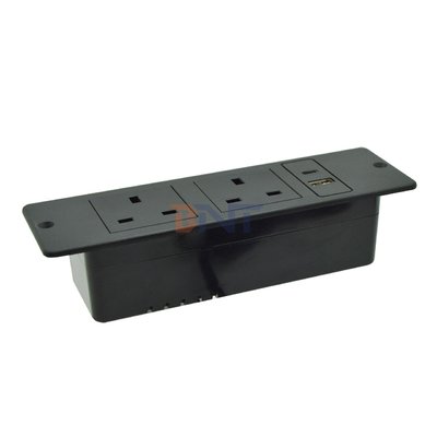 영국 표준 사용자 지정 AC 전원 소재 플라스틱 가구 벽 소재 2 개의 소지점 1 USB & 1 타입 C 포트 16A 등급 전류