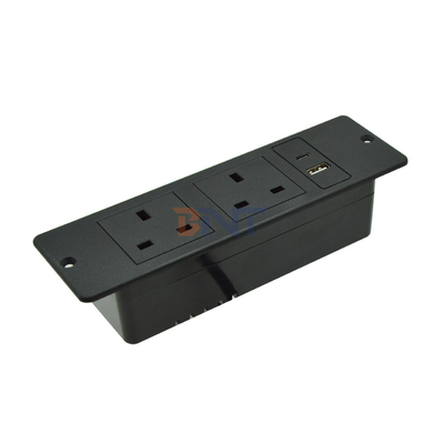 영국 표준 사용자 지정 AC 전원 소재 플라스틱 가구 벽 소재 2 개의 소지점 1 USB & 1 타입 C 포트 16A 등급 전류
