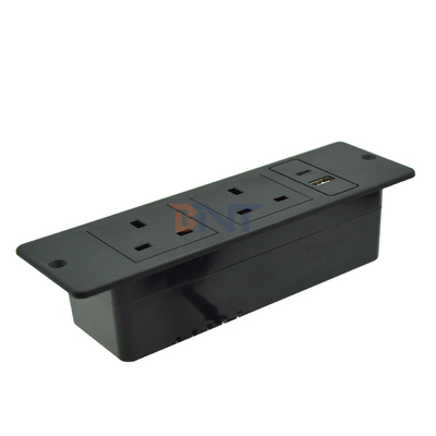 영국 표준 사용자 지정 AC 전원 소재 플라스틱 가구 벽 소재 2 개의 소지점 1 USB & 1 타입 C 포트 16A 등급 전류