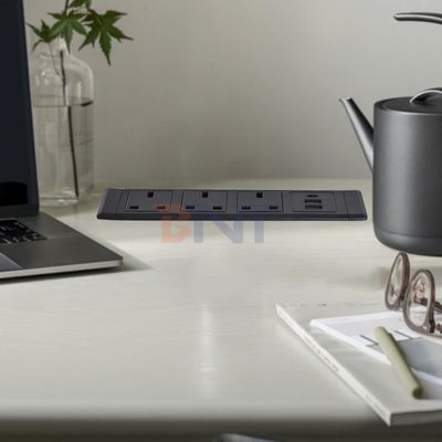3UK Outlets 데스크톱 다기능 전원 소켓 3AC 전기 소켓과 2*USB A+1*USB C 충전 소켓