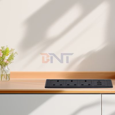 3UK Outlets 데스크톱 다기능 전원 소켓 3AC 전기 소켓과 2*USB A+1*USB C 충전 소켓