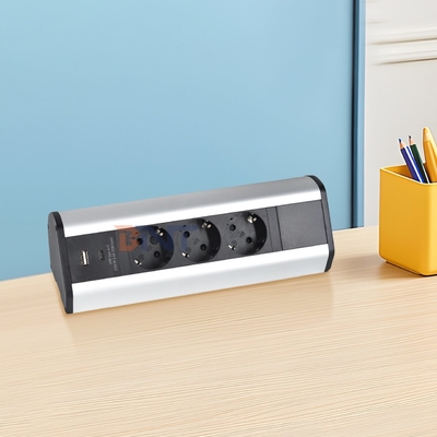 접착 클립 디자인 3 EU AC 소켓 USB A + C 급 충전 데스크톱 클램프 소켓 전원 스트립